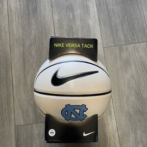 Nike NCAA UNC North Carolina Tar Heels Versa Tack mid Sz Basketball PBB454-855